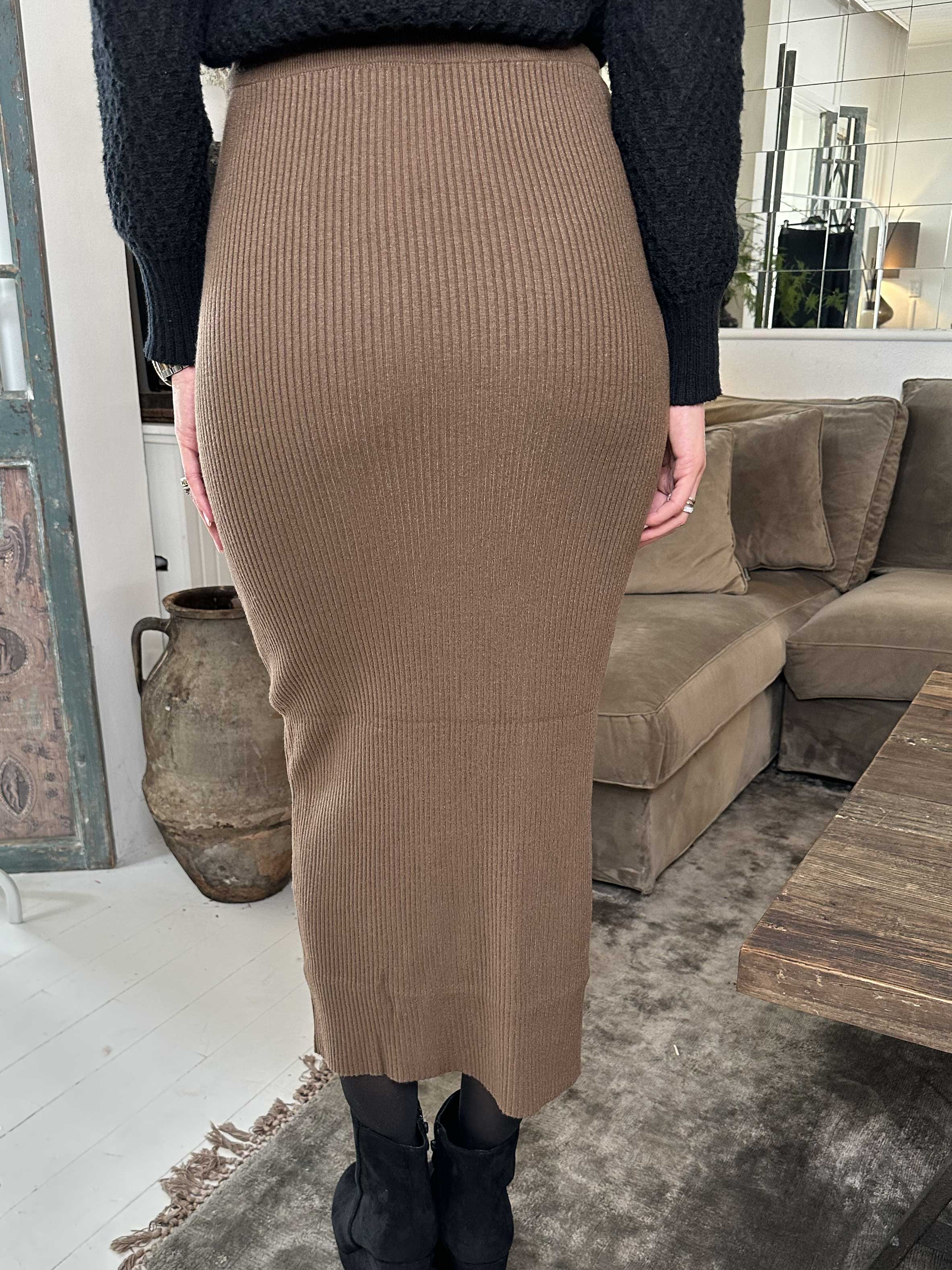 Maribel - Lang tætsiddende striknederdel